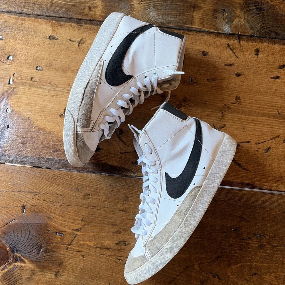 Nike Blazer Mid 77 Women's 9.5 Athletic High Top Casual Comfort Sneaker Shoes